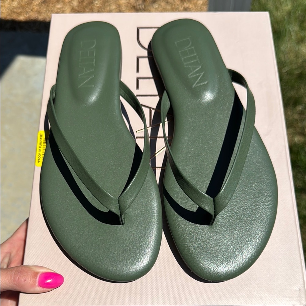 Green Minimalist Sandals with Flat Sole - Picture 5 of 5